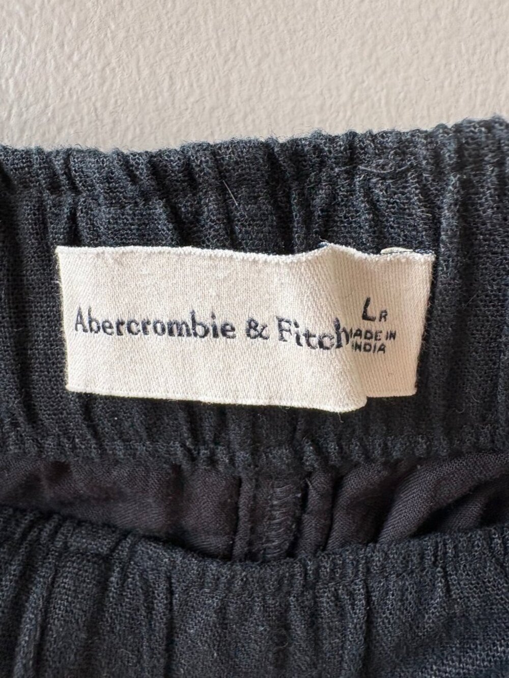 Women's Abercrombie & Fitch Linen shorts, Black, size Large - Picture 3 of 6
